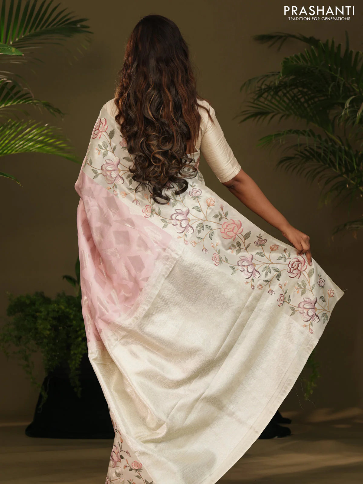 Pastel Pink Kanchipuram Silk Saree with floral Embroided Border - Image 6