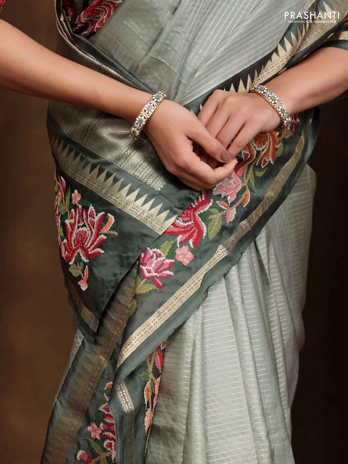 Pastel green -Grey Pure kanchipuram silk saree with Border Embroidery - Image 4