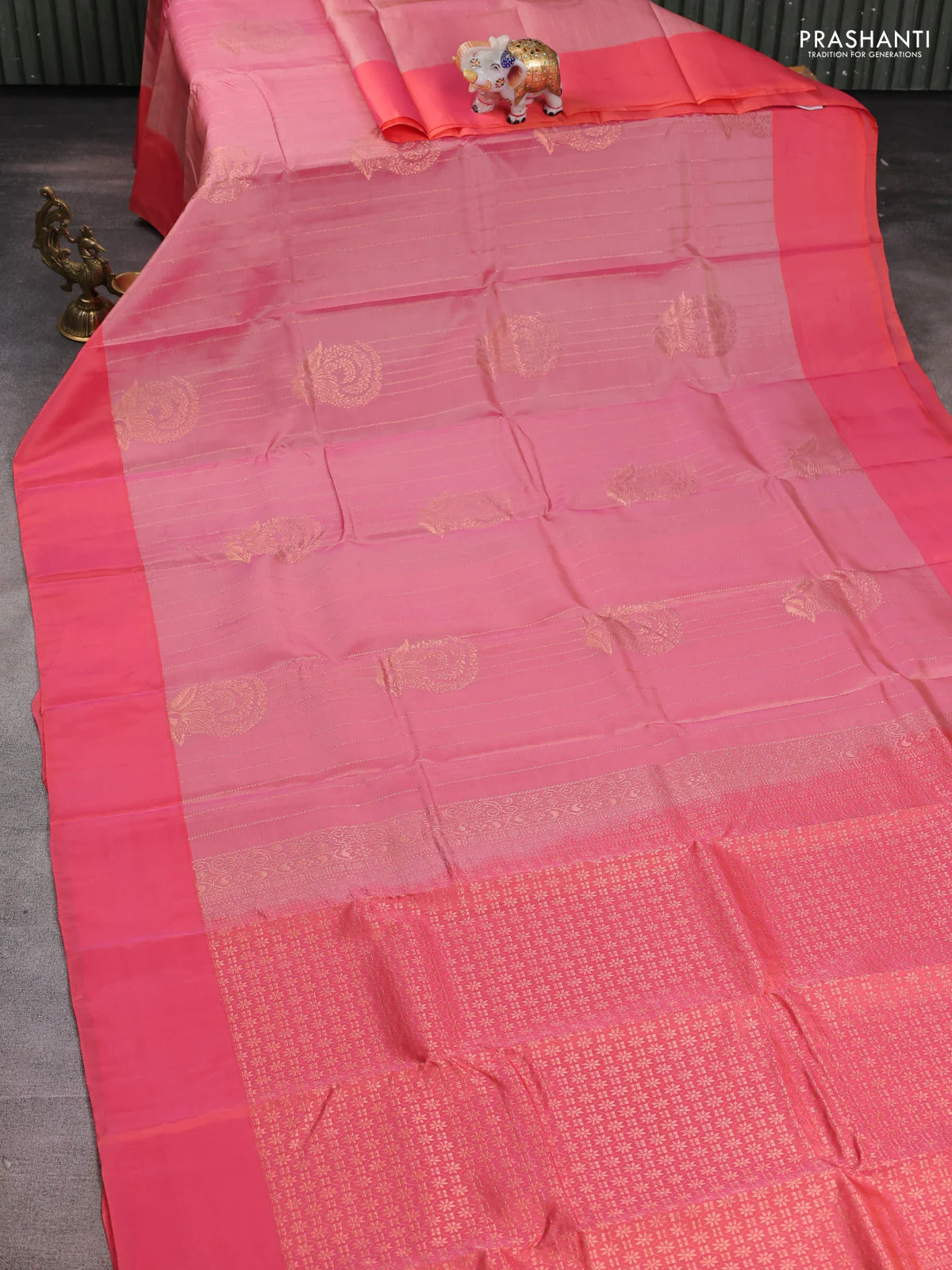 Pastel pink-Peach pink kanchipuram silk saree with matching neck piece - Image 2