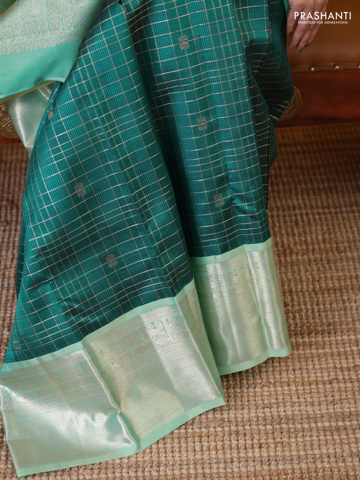 Peacock green-teal shade pure kanchipuram silk saree with allover zari checked pattern - Image 5