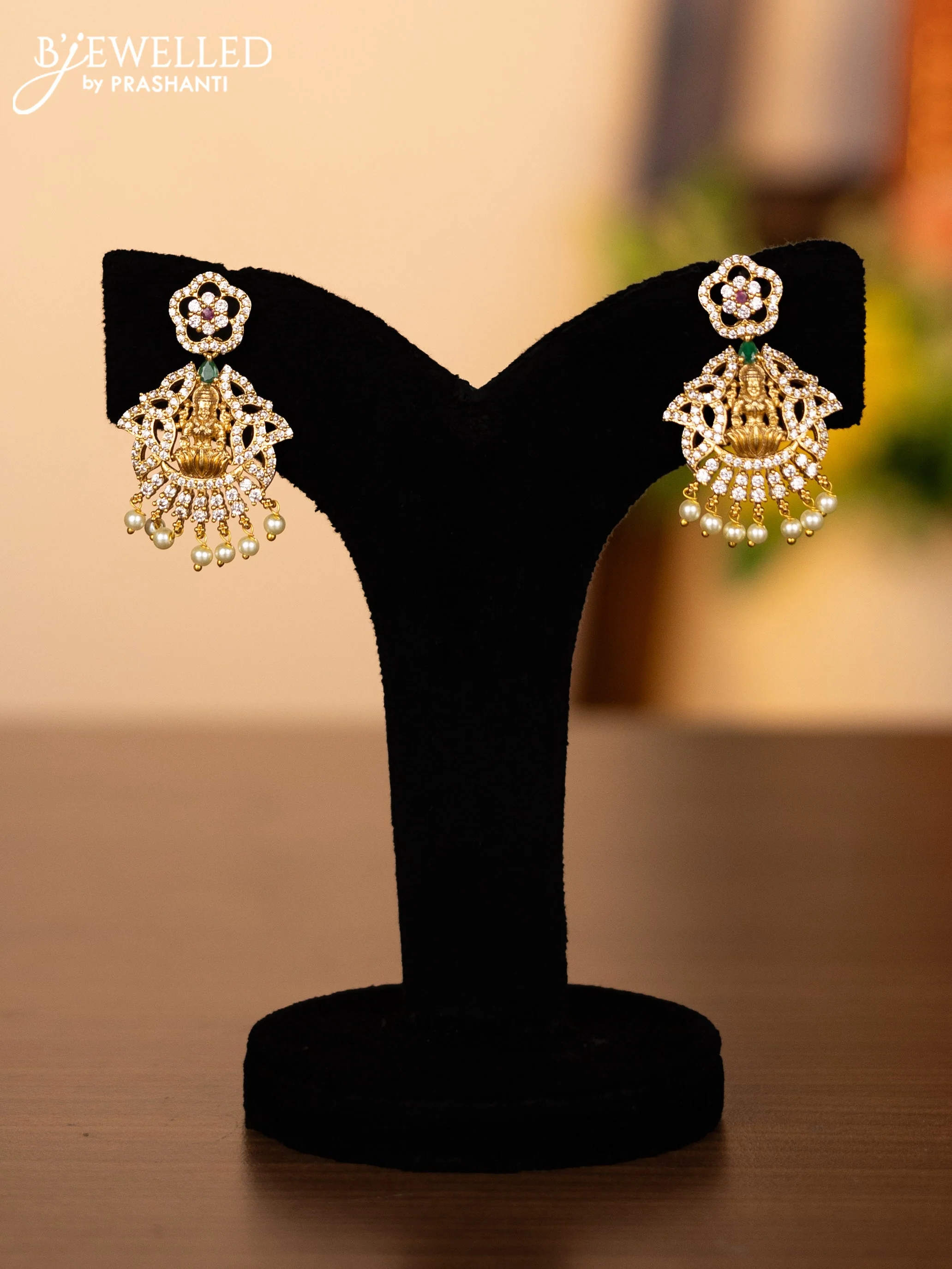 Pearl necklace lakshmi pendant with kemp & cz stones and pearl hangings - Image 2