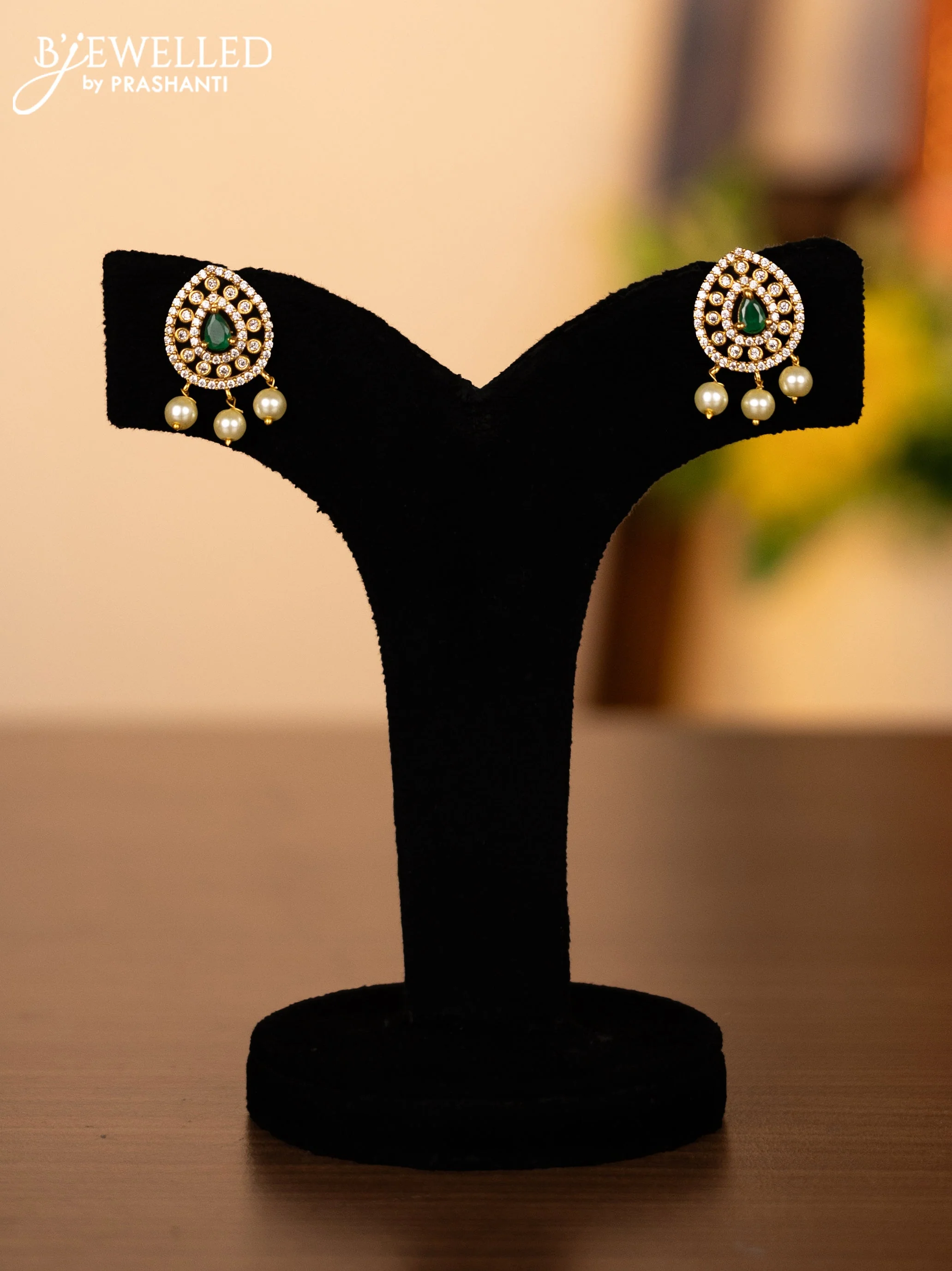 Pearl necklace with emerald & cz stones and pearl hangings - Image 2