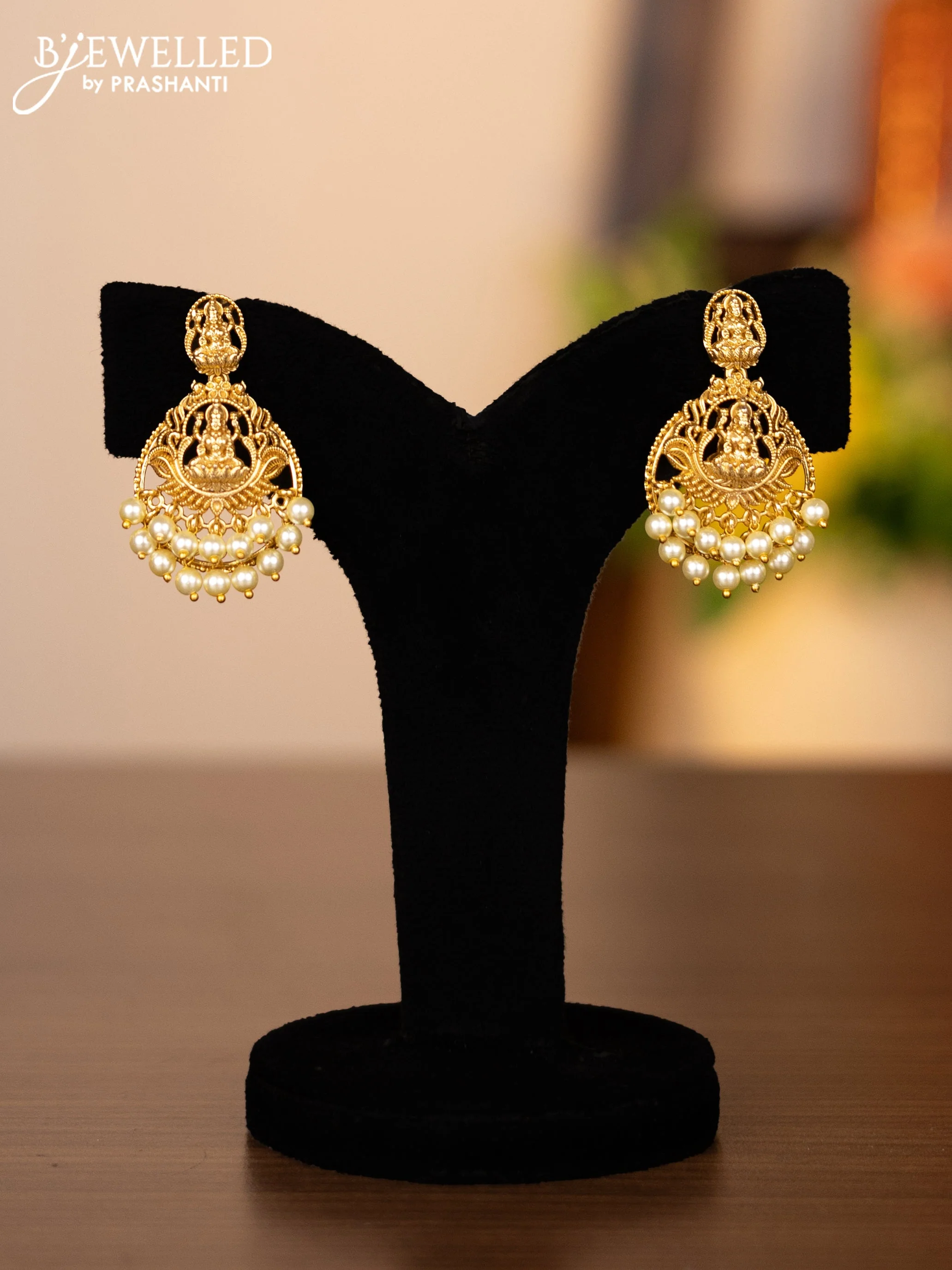 Pearl necklace with lakshmi pendant and pearl hangings - Image 2