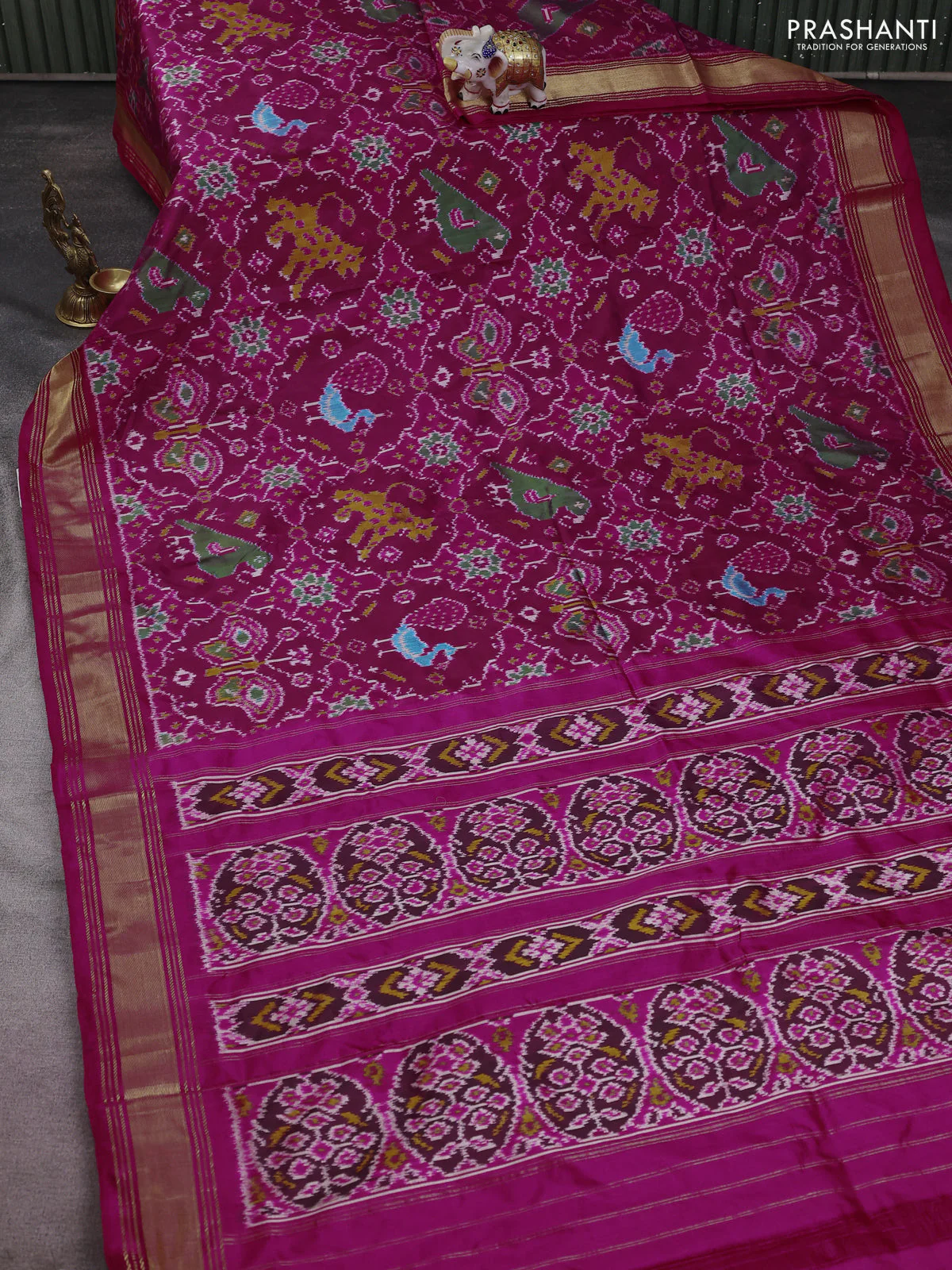 Pochampally silk saree dark magenta pink and pink with allover patola weaves and zari woven border - Image 2