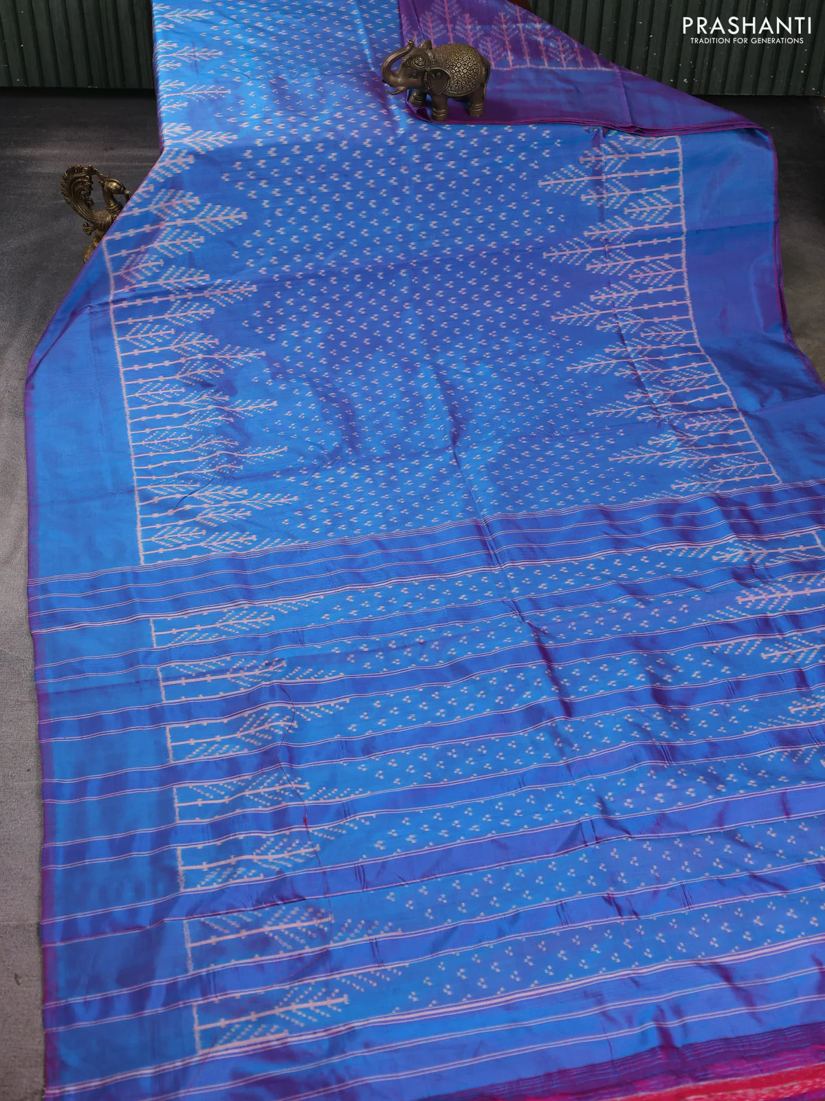Pochampally silk saree dual shade of bluish pink with allover ikat butta weaves and long ikat woven simple border - Image 2