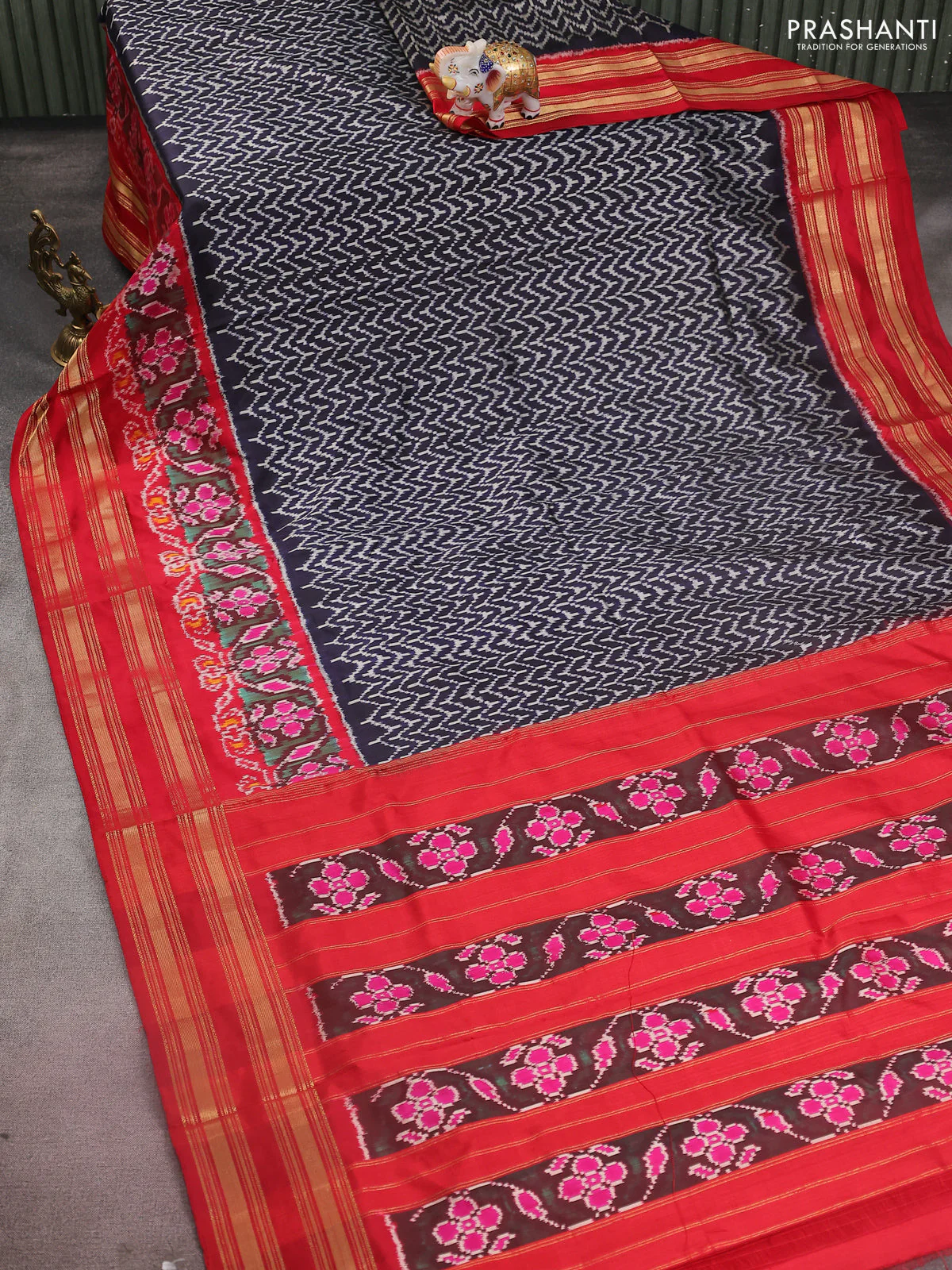 Pochampally silk saree navy blue and red with allover ikat weaves and long ikat woven rettapet zari border - Image 2