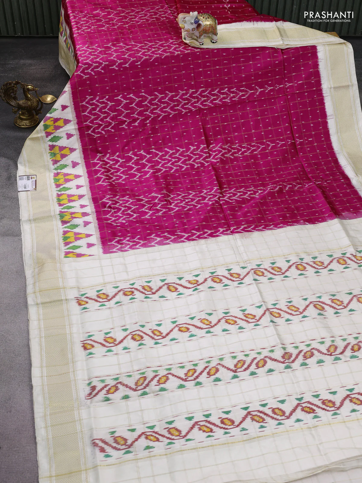 Pochampally silk saree pink and cream with allover zari checks & ikat weaves and ikat woven zari border - Image 2