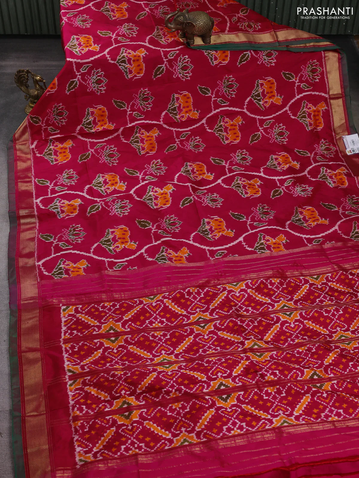 Pochampally silk saree pink and green with allover patola weaves and zari woven border - Image 2