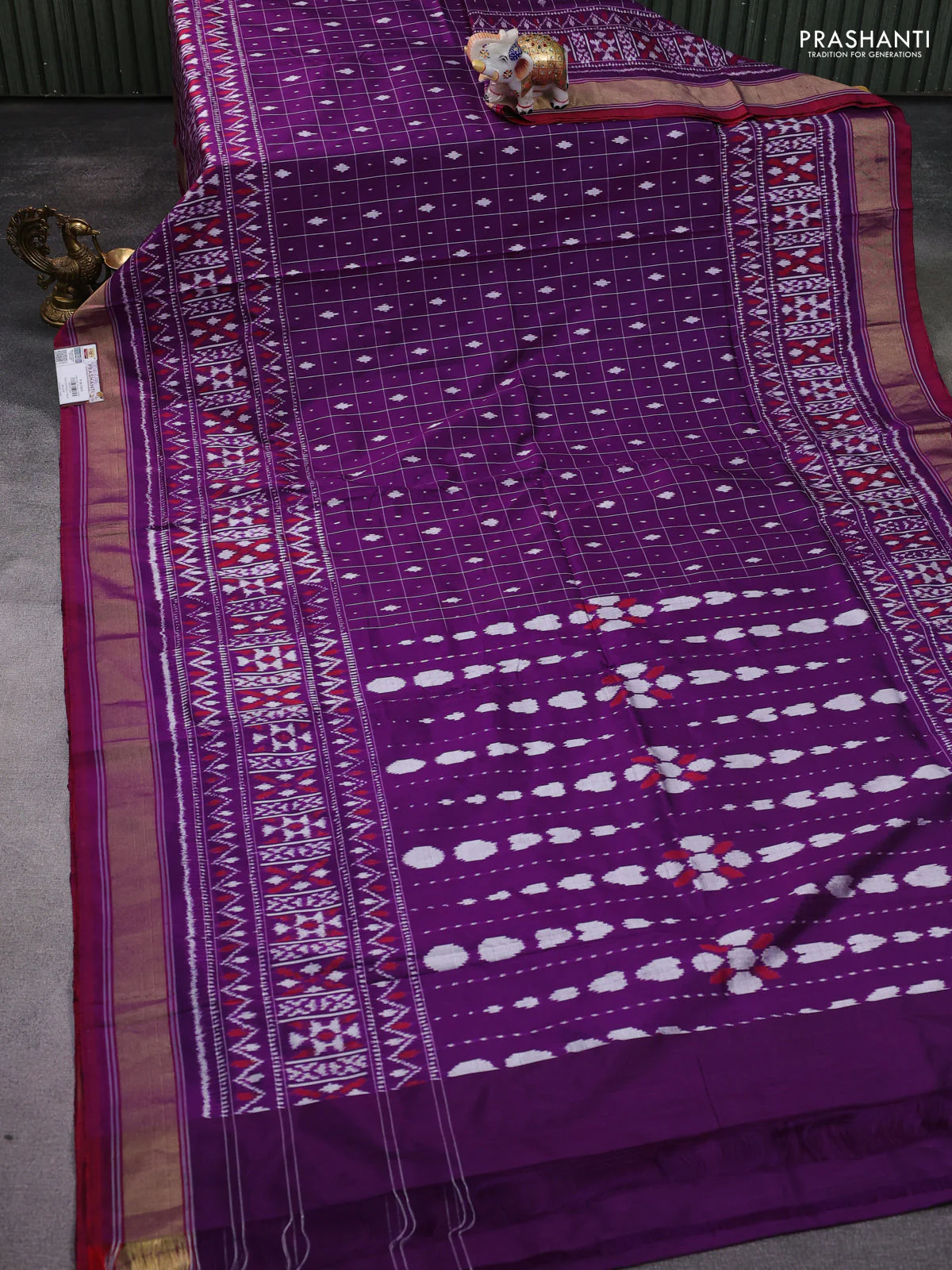 Pochampally silk saree purple and maroon with allover checks & ikat butta weaves and long ikat woven zari border - Image 2