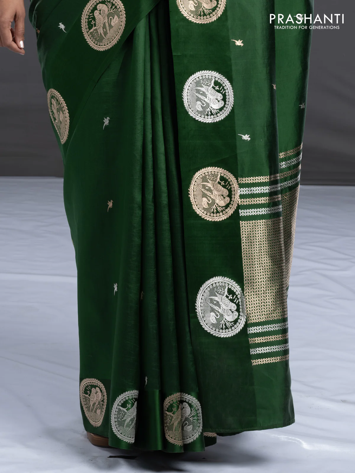 Poona silk saree green with silver & gold zari buttas and satin border - Image 4