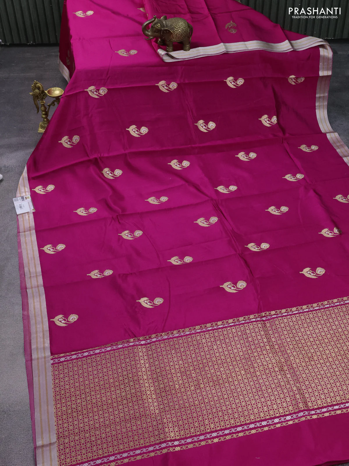 Poona silk saree pink with zari woven floral buttas and zari woven border - Image 2