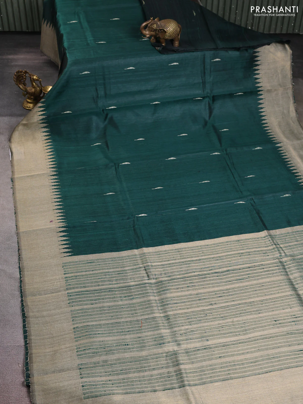 Pure dupion silk saree green and beige with thread woven buttas and temple design border - Image 2
