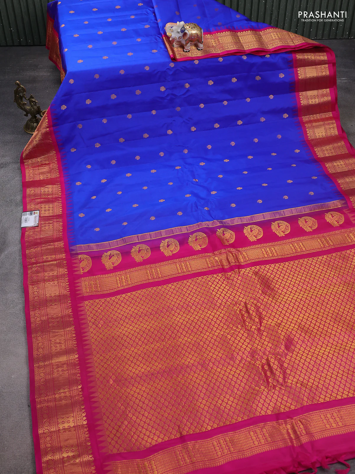 Pure gadwal silk saree blue and pink with zari woven buttas and temple design zari woven border - Image 2