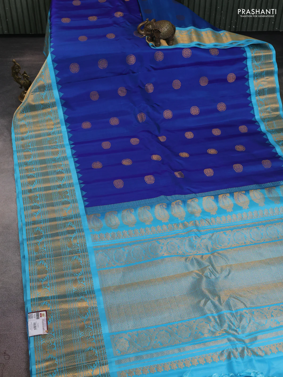 Pure gadwal silk saree blue and teal blue with zari woven buttas and temple design zari woven border - Image 2