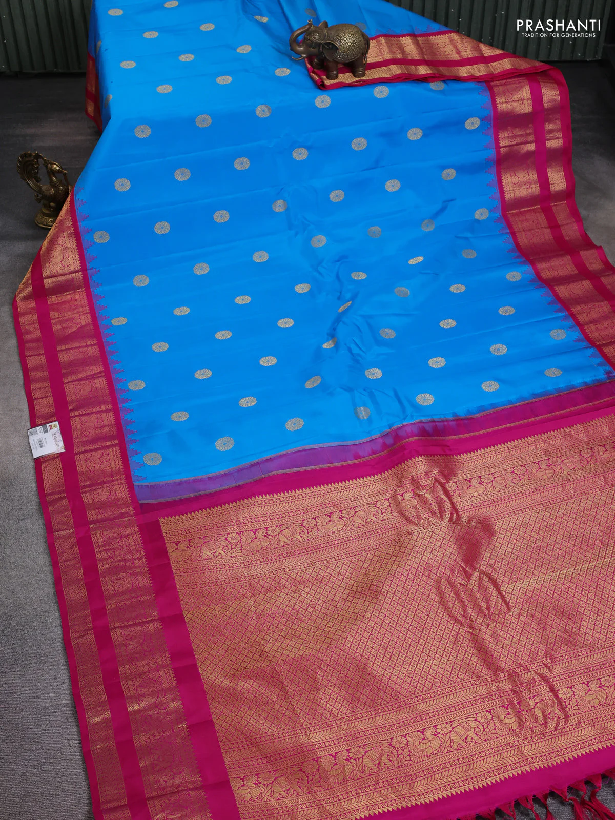 Pure gadwal silk saree cs blue and pink with zari woven buttas and temple design rettapet zari woven border - Image 2