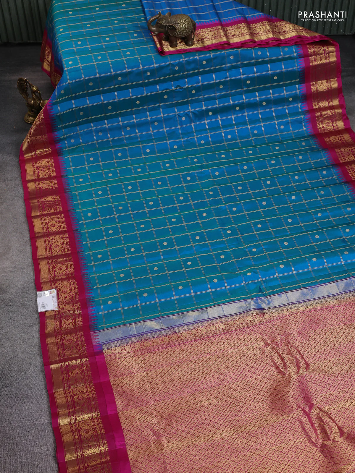 Pure gadwal silk saree dual shade of blue and pink with allover zari checks & buttas and long temple design zari woven border - Image 2