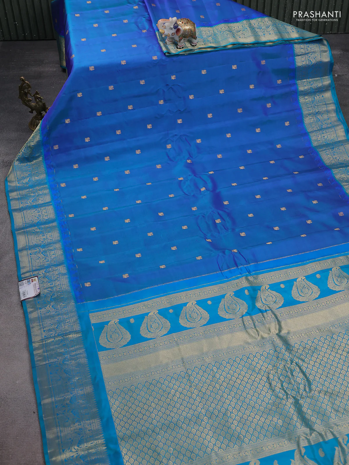 Pure gadwal silk saree dual shade of blue and teal blue with annam zari woven buttas and temple design zari woven border - Image 2