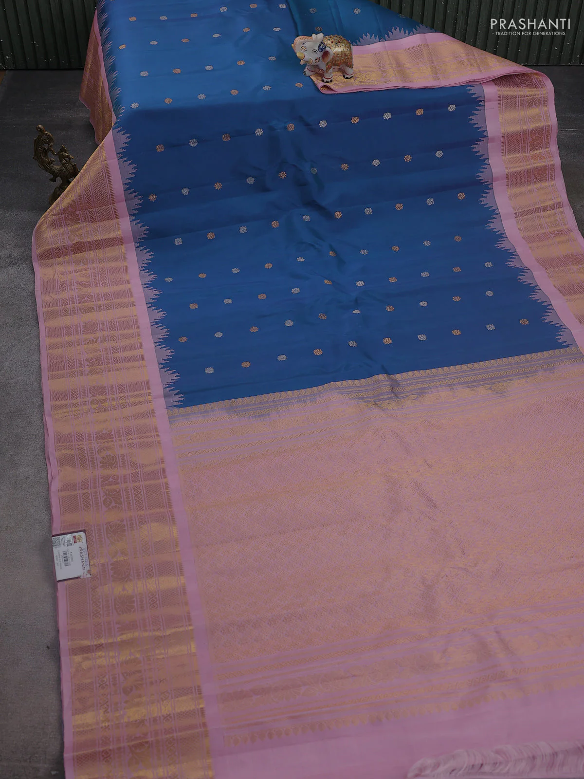 Pure gadwal silk saree dual shade of bluish green and light pink with silver & gold zari woven buttas and temple design zari woven border - Image 2