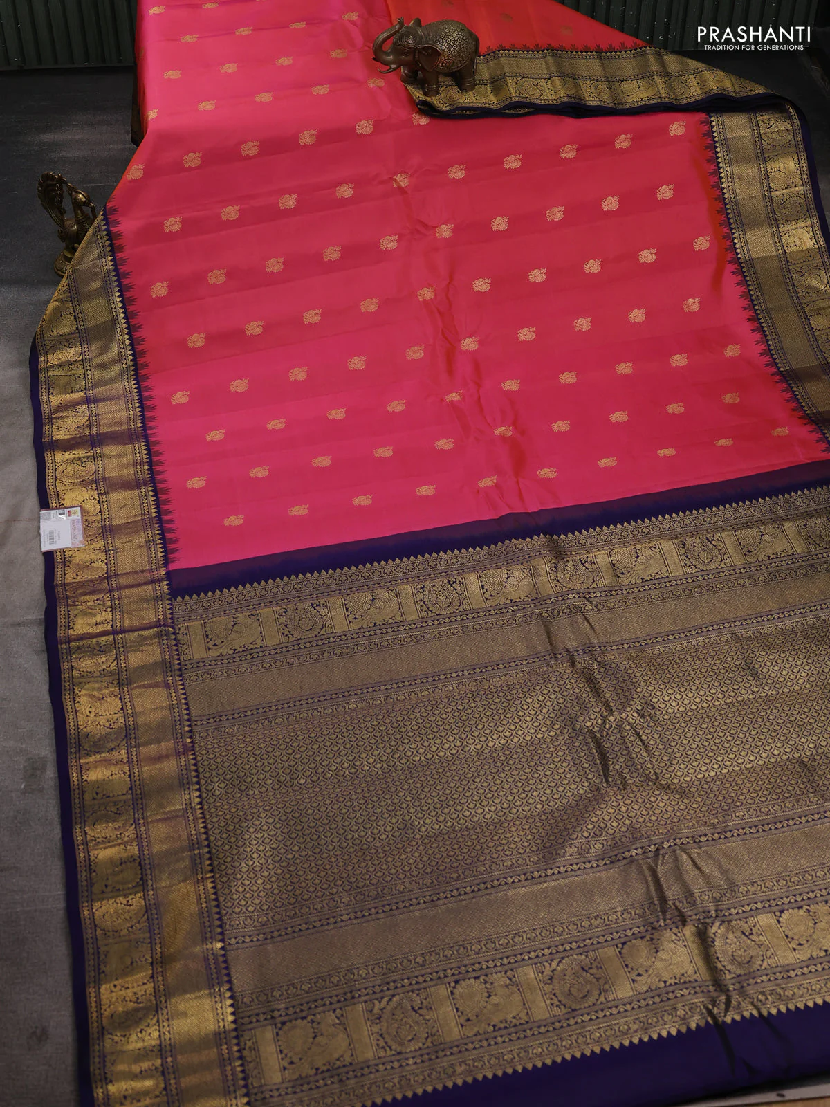Pure gadwal silk saree dual shade of peach pink and navy blue with annam zari woven buttas and temple design zari woven border - Image 2