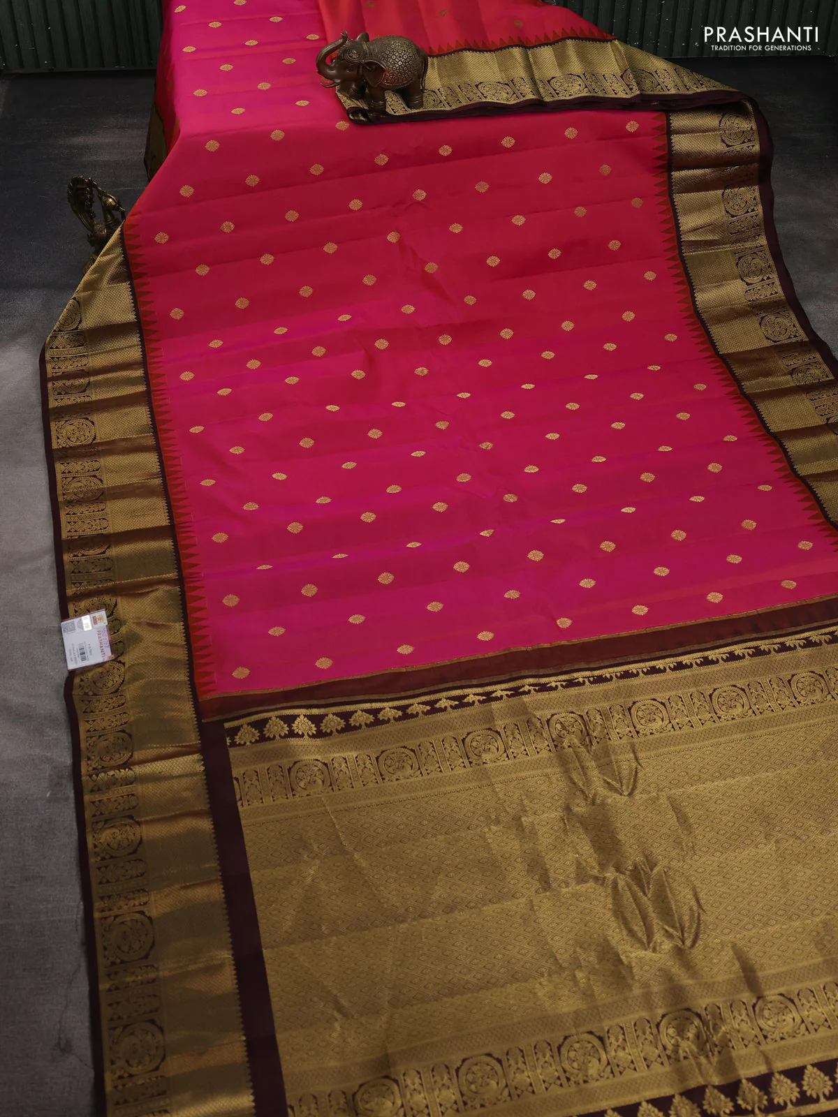 Pure gadwal silk saree dual shade of pink and coffee brown with zari woven buttas and temple design zari woven border - Image 2