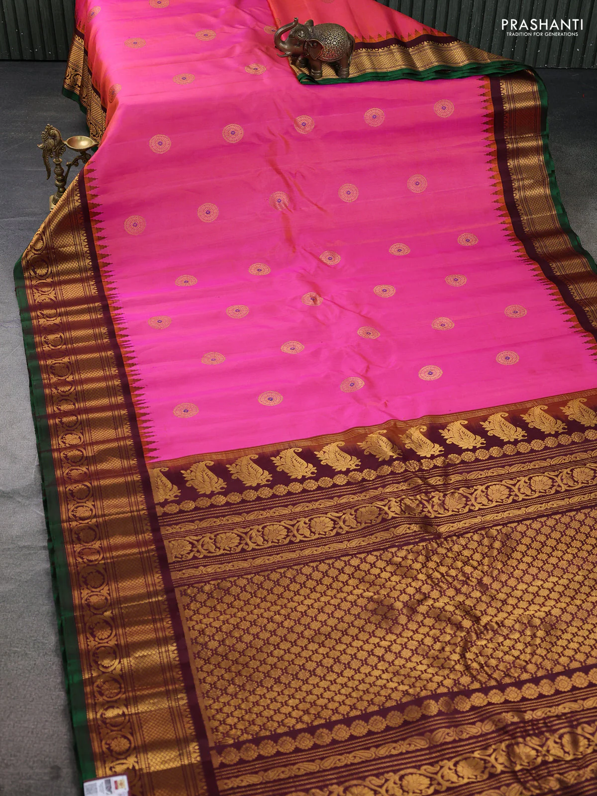Pure gadwal silk saree dual shade of pinkish orange and deep maroon with zari woven buttas and temple design zari woven border - Image 2