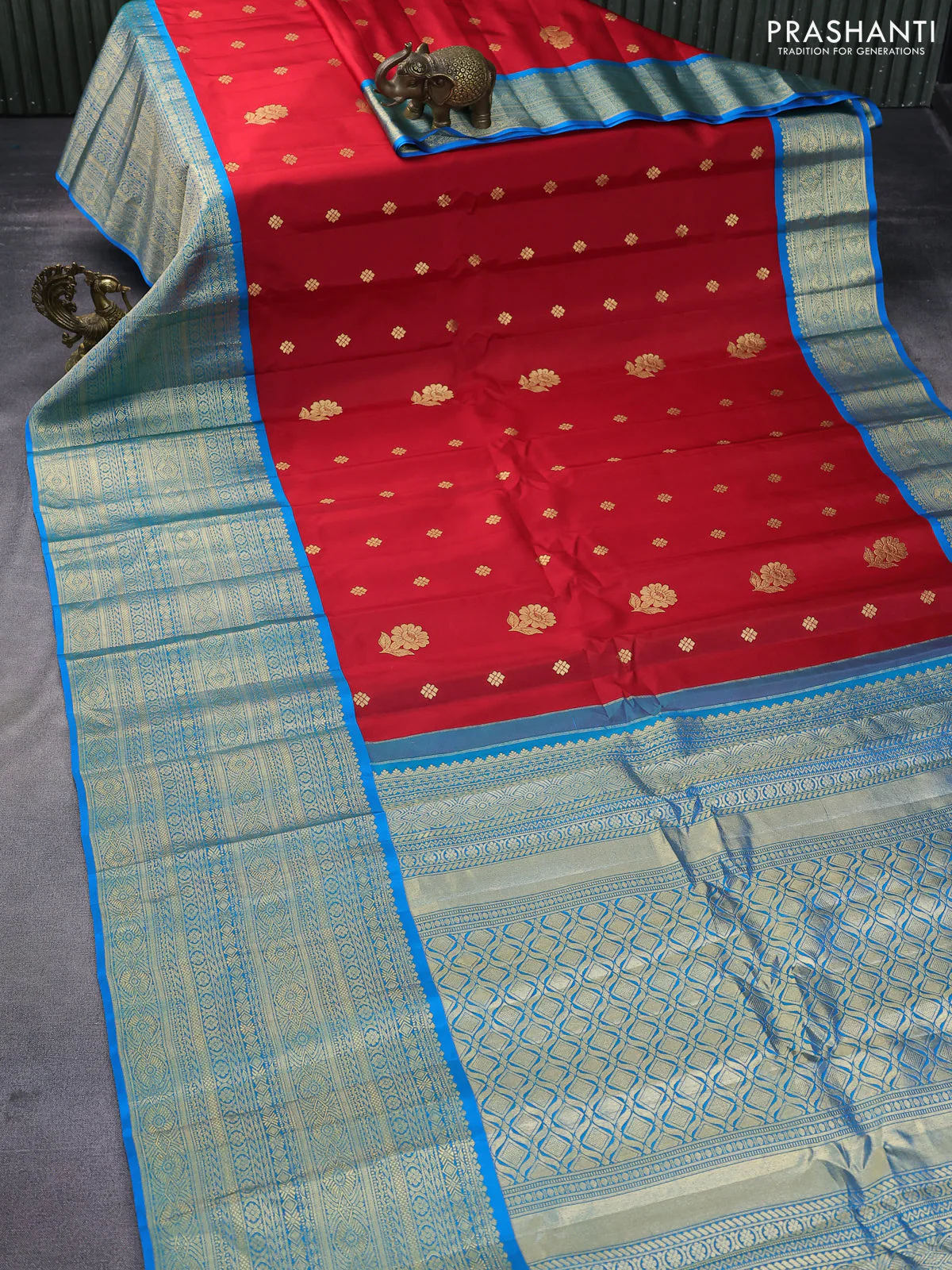 Pure gadwal silk saree dual shade of red and cs blue with zari woven buttas and long zari woven border - Image 2