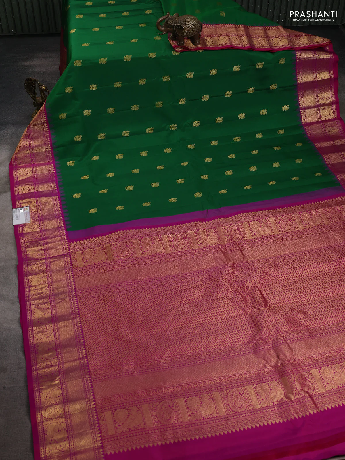Pure gadwal silk saree green and magenta pink with annam zari woven buttas and temple design zari woven border - Image 2