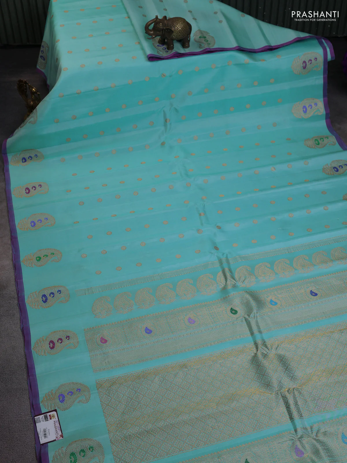 Pure gadwal silk saree light blue with zari woven buttas and paisley zari woven butta border - Image 2