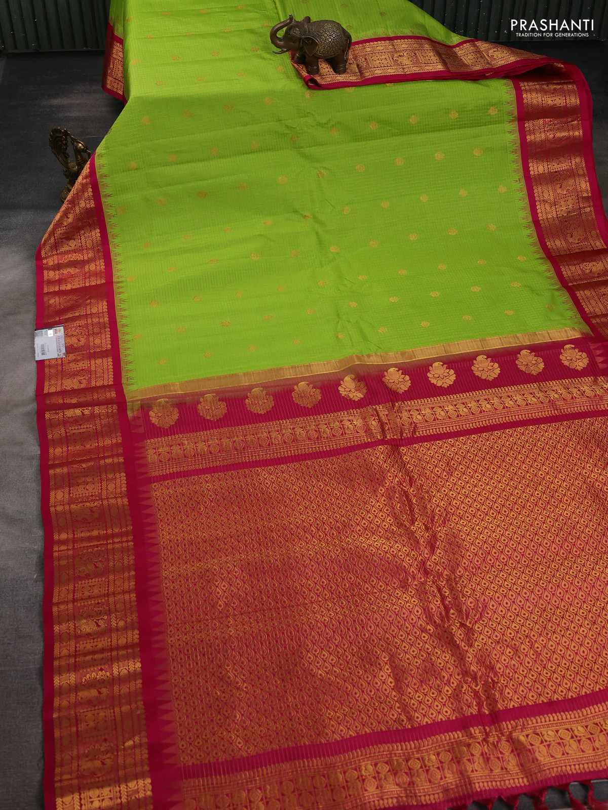 Pure gadwal silk saree light green and pink with allover zari checks & buttas and temple design zari woven border - Image 2