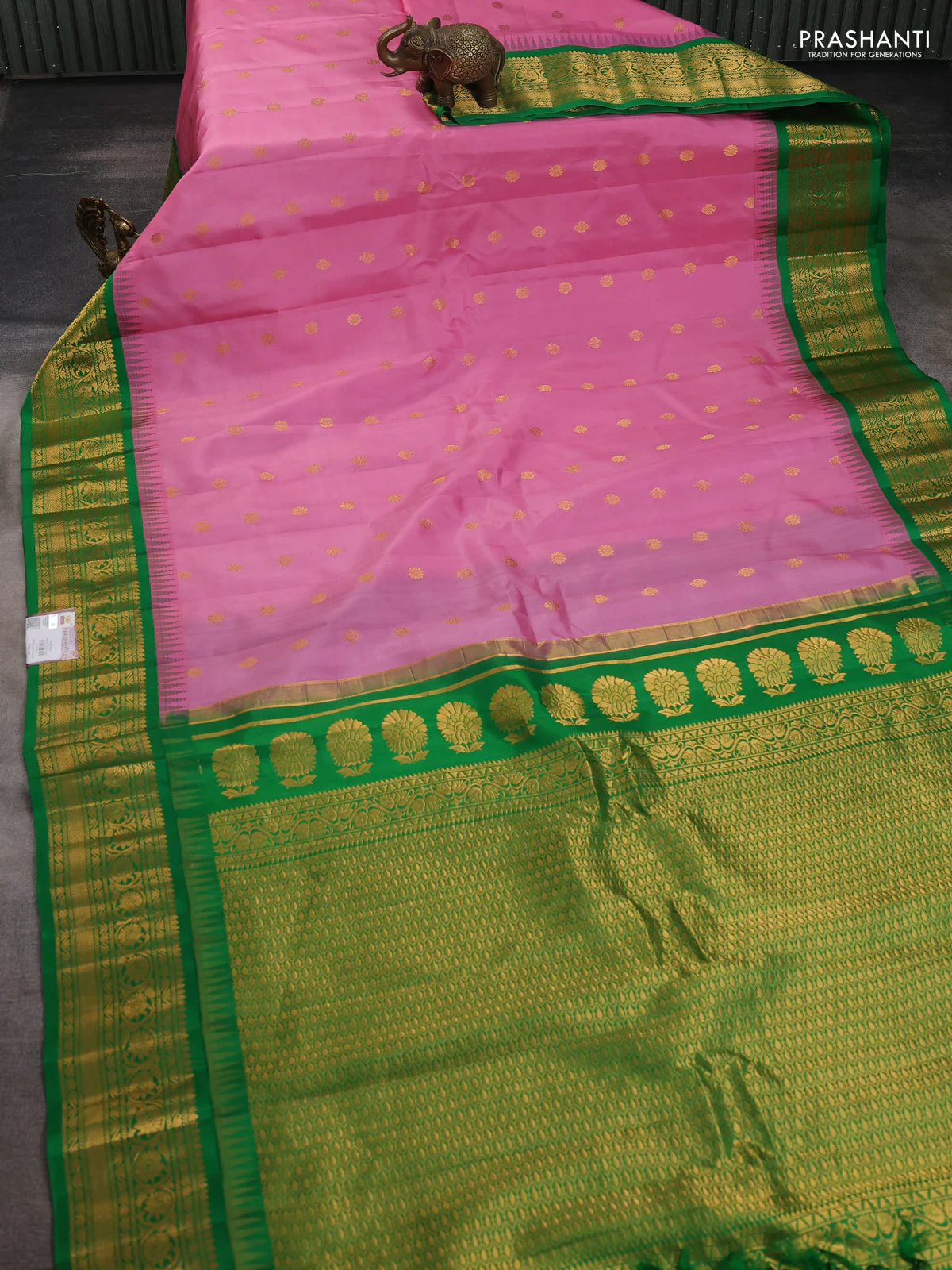 Pure gadwal silk saree light pink and green with allover zari woven buttas and temple design zari woven border - Image 2