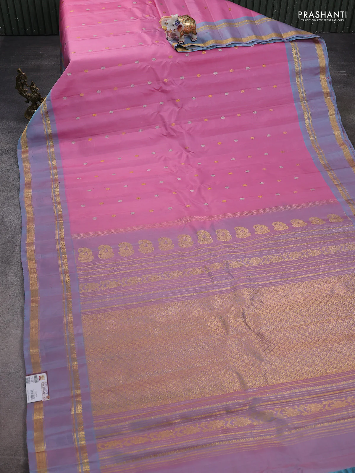 Pure gadwal silk saree light pink and lavender shade with silver & gold zari woven buttas and rettapet zari woven border - Image 2