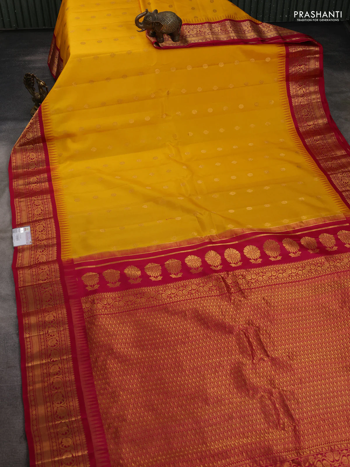 Pure gadwal silk saree mango yellow and pink with allover zari woven buttas and temple design zari woven border - Image 2
