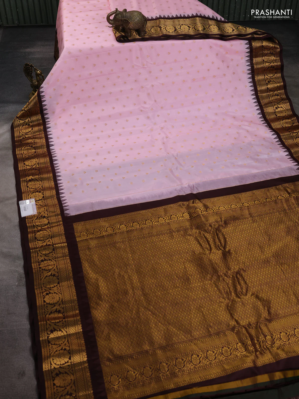 Pure gadwal silk saree mild peach pink and coffee brown with allover zari woven buttas and temple design zari woven border - Image 2