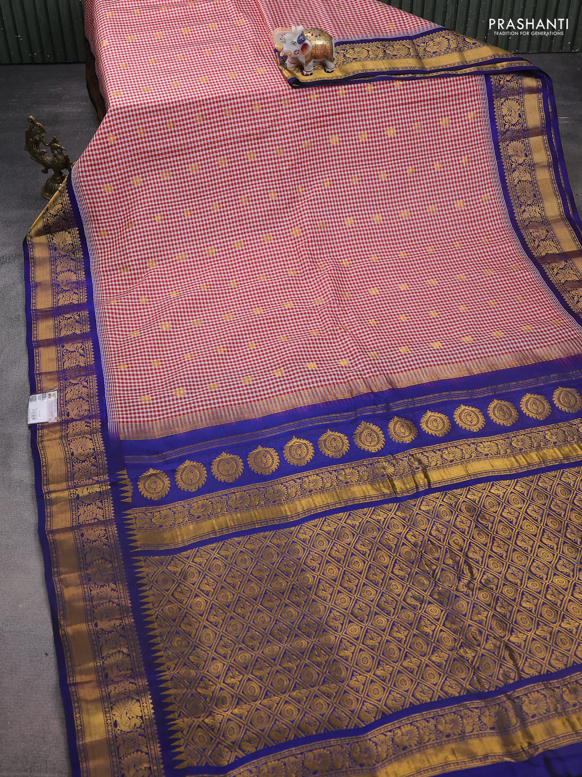 Pure gadwal silk saree off white maroon and blue with allover small checks & zari buttas and temple design floral zari woven border - Image 2