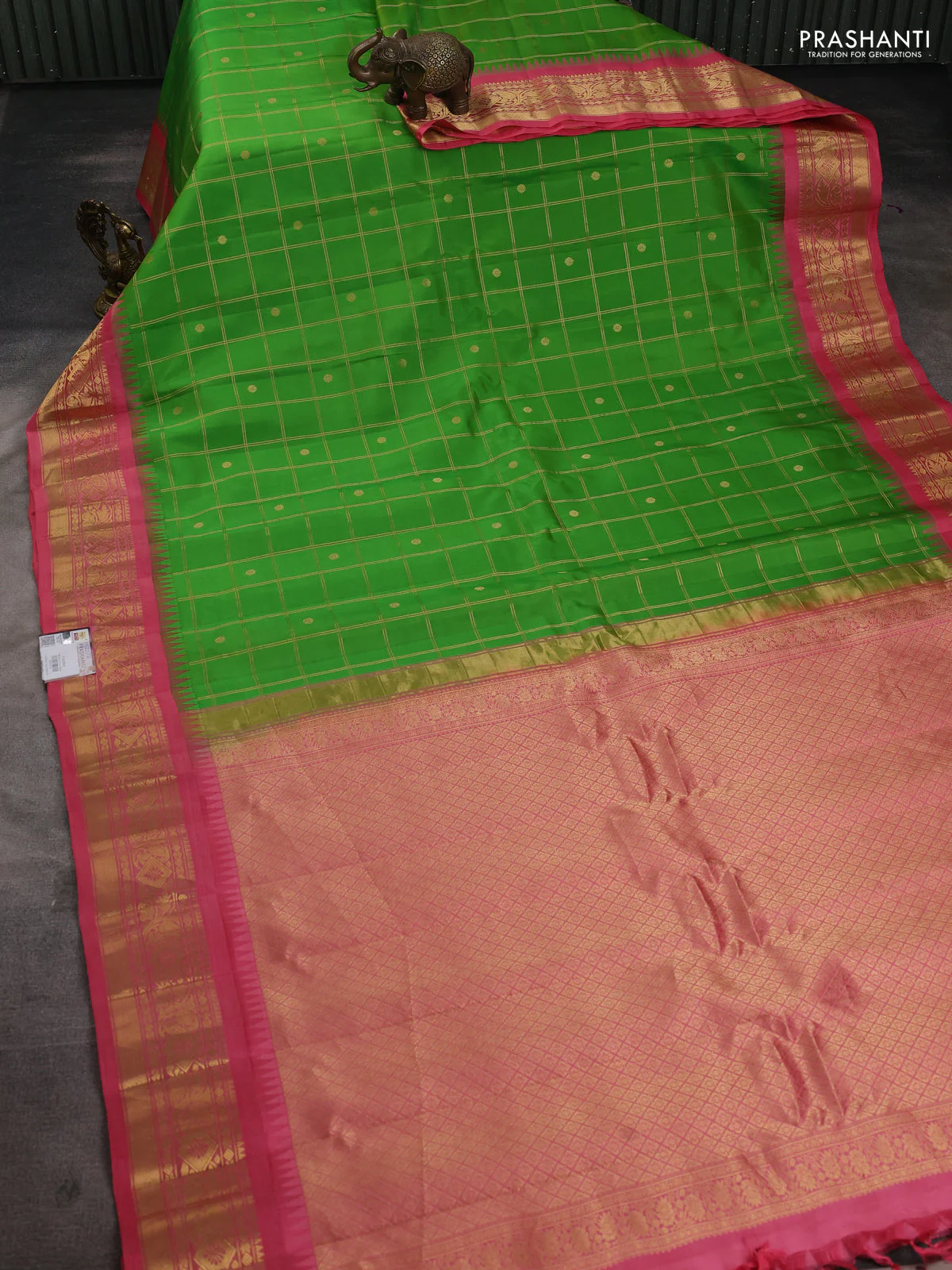 Pure gadwal silk saree parrot green and peach pink with allover zari checks & buttas and temple design zari woven border - Image 2
