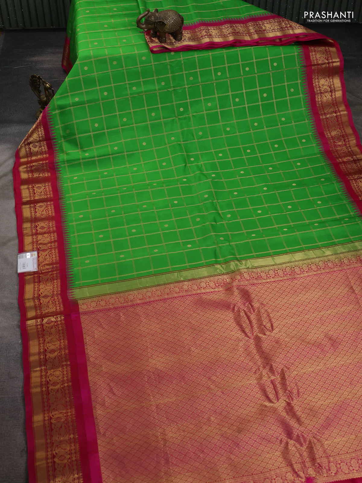 Pure gadwal silk saree parrot green and pink with allover zari checks & buttas and temple design zari woven border - Image 2
