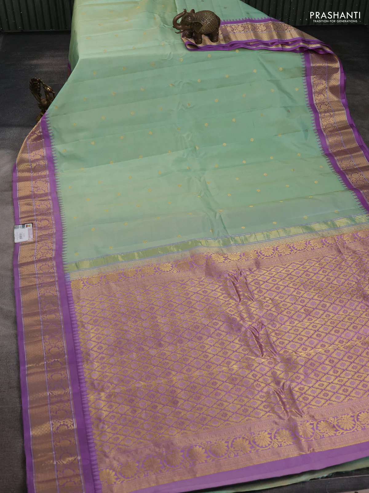 Pure gadwal silk saree pastel green and lavender with zari woven buttas and temple design zari woven korvai border - Image 2