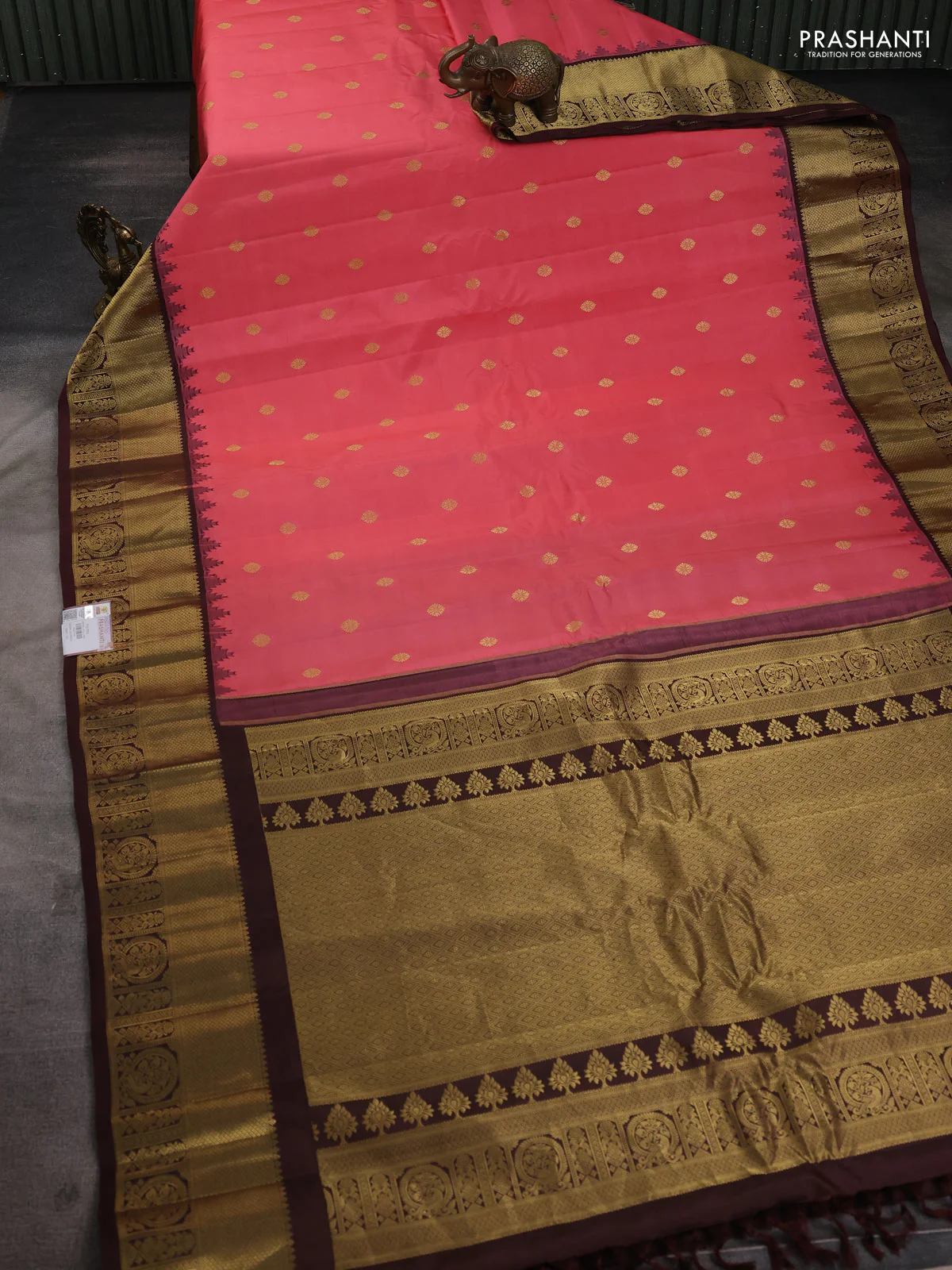 Pure gadwal silk saree peach pink and coffee brown with zari woven buttas and temple design zari woven border - Image 2
