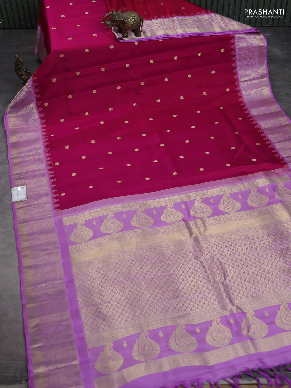 Pure gadwal silk saree pink and lavender with zari woven buttas and temple design zari woven border - Image 2
