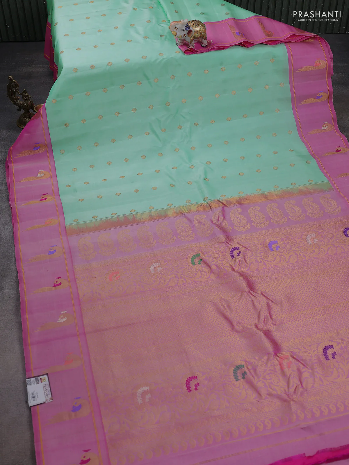 Pure gadwal silk saree teal green shade and pink with zari woven buttas and zari woven peacock butta border - Image 2