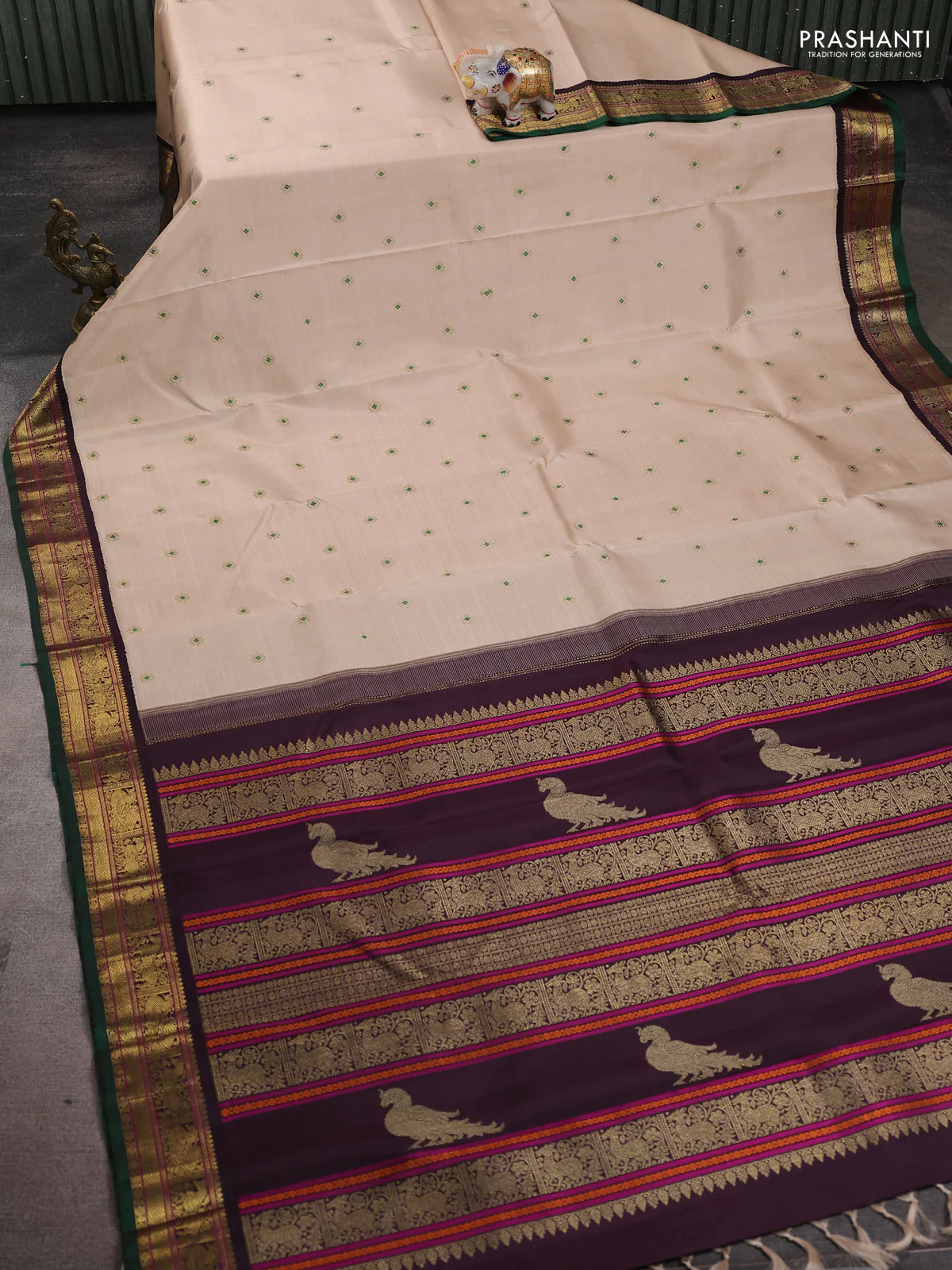 Pure kanchipuram silk saree beige and jamun shade with thread & zari woven buttas and rich zari woven korvai border - Image 2