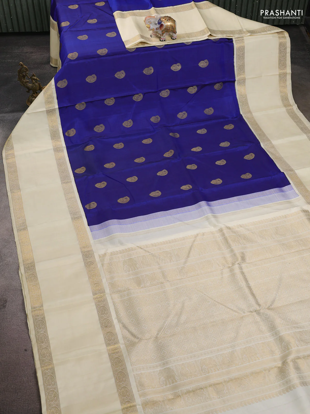 Pure kanchipuram silk saree blue and cream with paisley zari woven buttas and long rettapet zari woven korvai border - Image 2