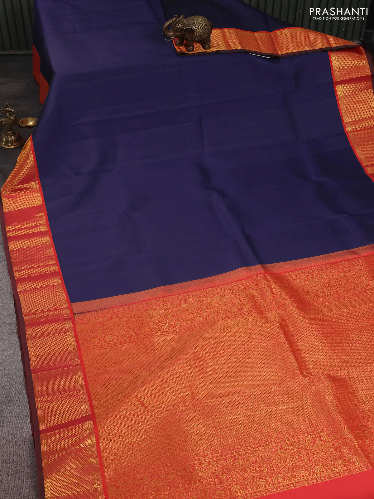 Pure kanchipuram silk saree blue and dual shade of pinkish orange with plain body and zari woven korvai border - Image 2