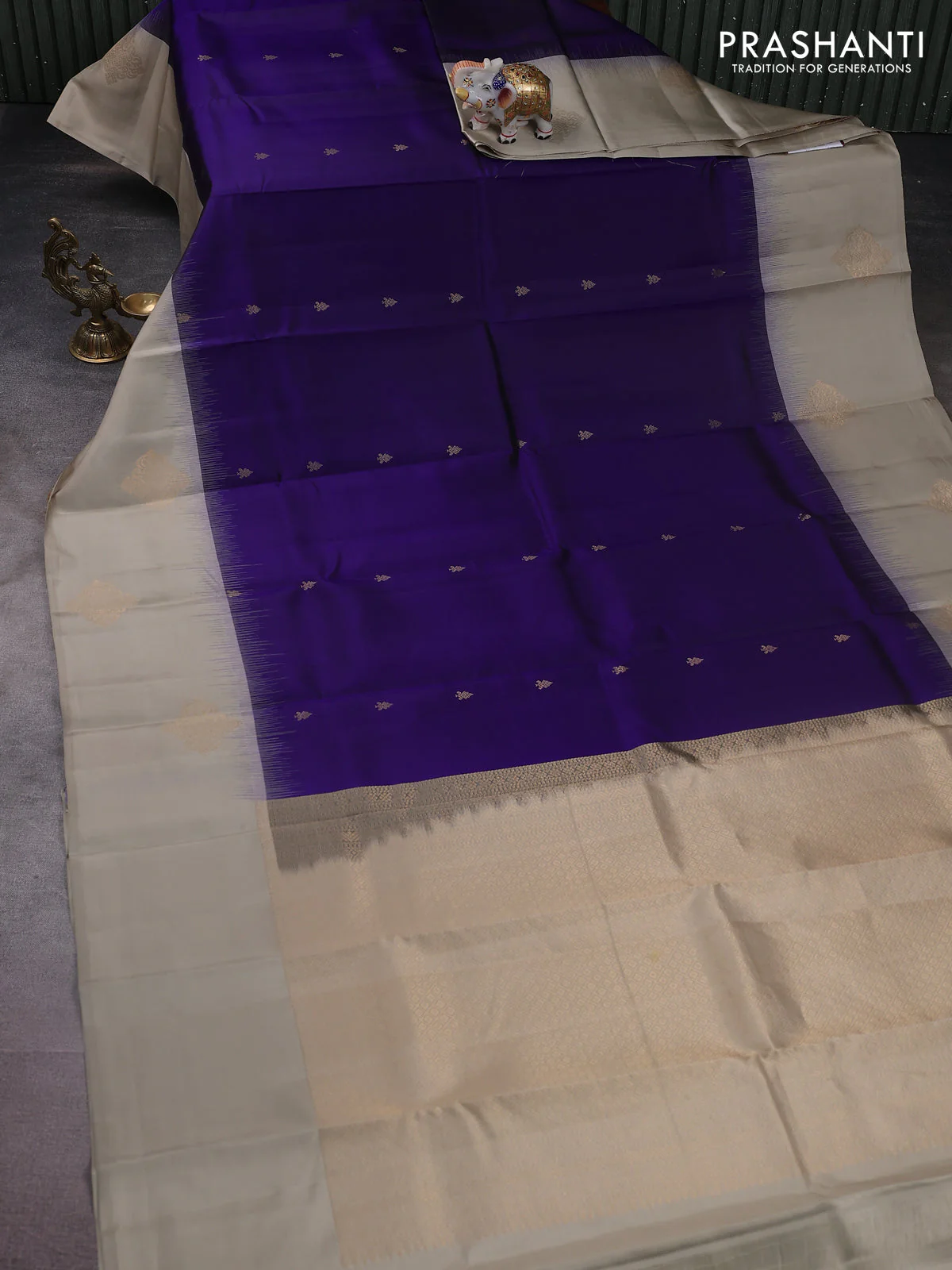 Pure kanchipuram silk saree blue and grey shade with zari woven buttas and zari woven butta border - Image 2