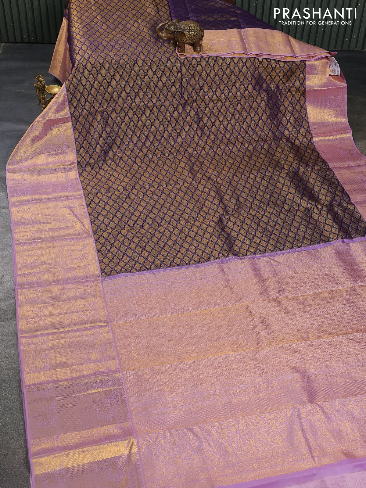 Pure kanchipuram silk saree blue and pastel lavender with allover zari woven brocade weaves and long zari woven border - Image 2