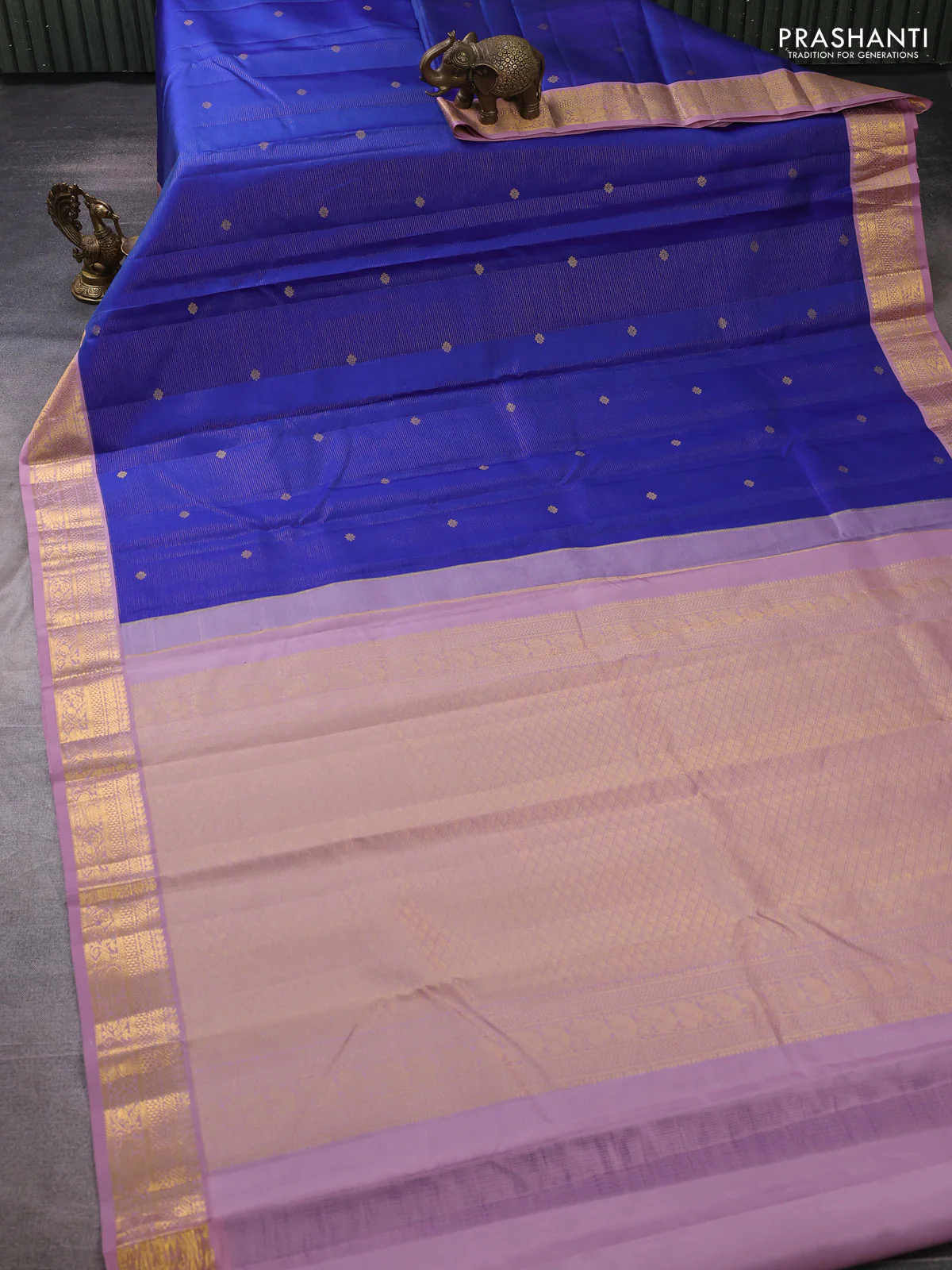 Pure kanchipuram silk saree blue and pastel pink with allover zari weaves & buttas and zari woven korvai border - Image 2