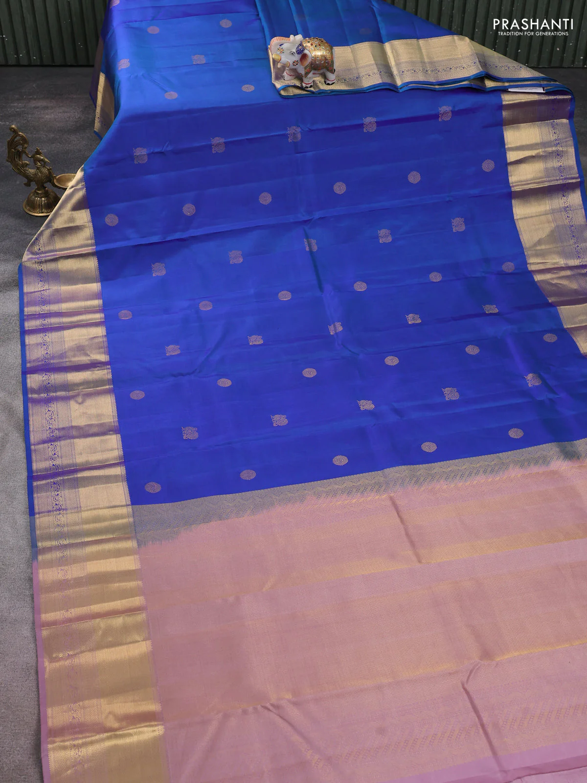 Pure kanchipuram silk saree blue and pastel pink with zari woven buttas and rich zari woven korvai border - Image 2