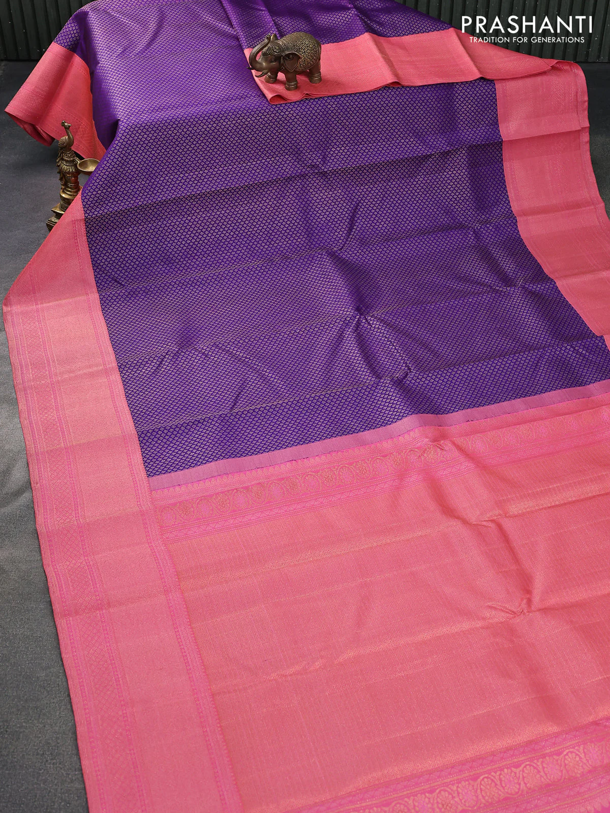 Pure kanchipuram silk saree blue and pink with allover zari woven brocade weaves and zari woven border - Image 2