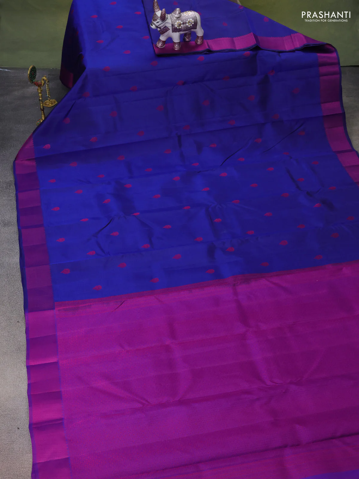Pure kanchipuram silk saree blue and purple with thread woven buttas and thread woven border - Image 2