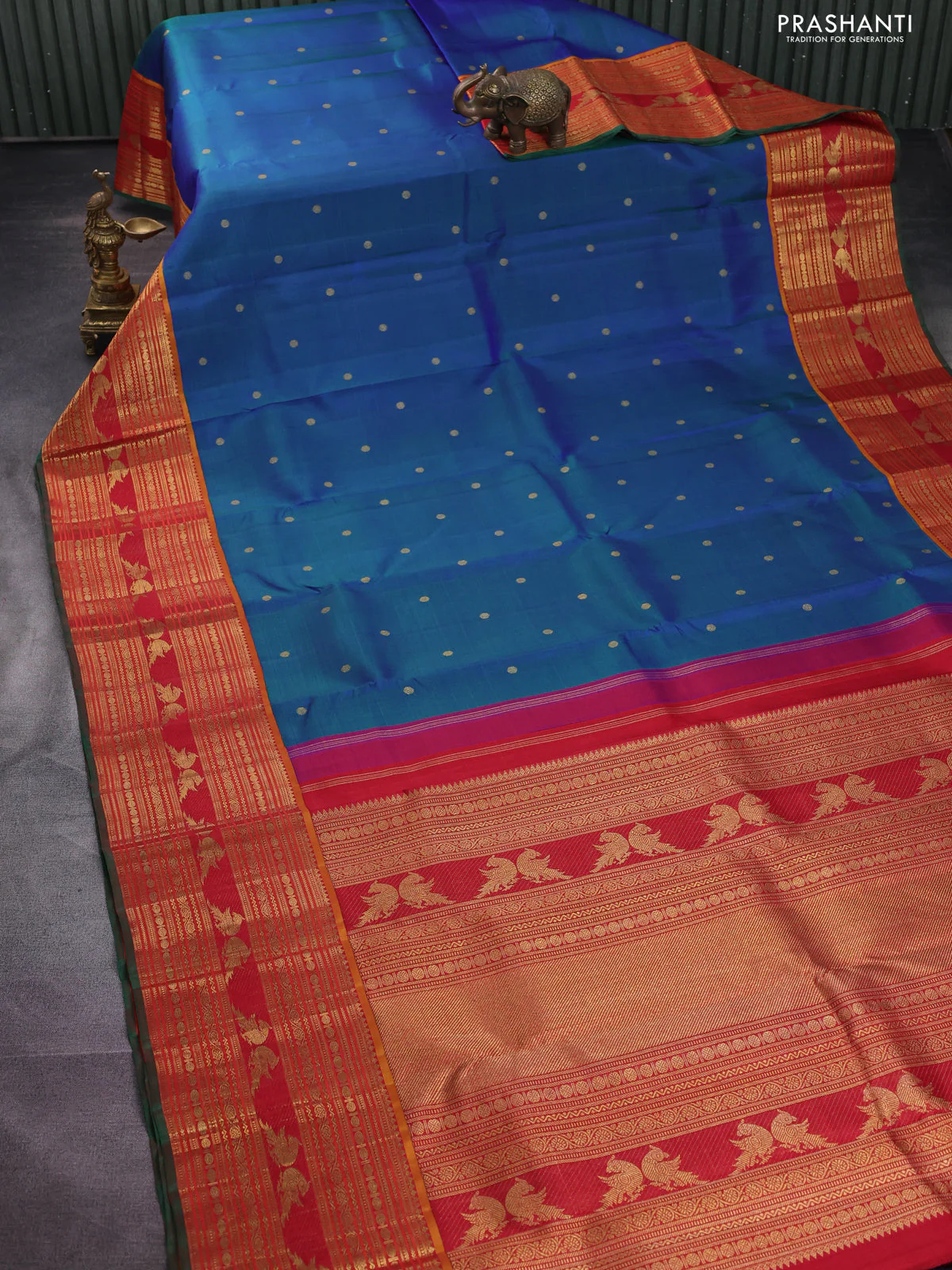 Pure kanchipuram silk saree blue and red with zari woven buttas and zari woven border - Image 2
